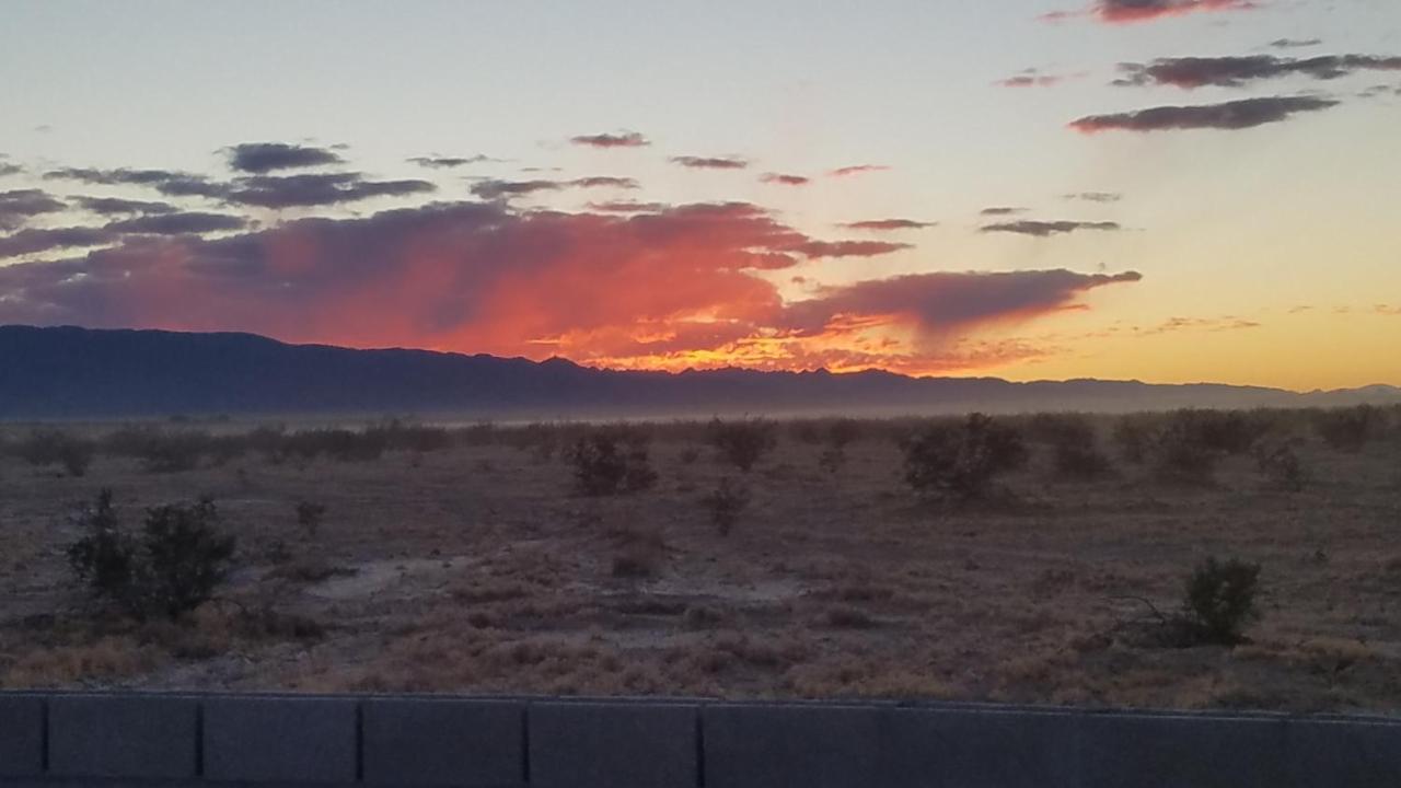 Smitty'S Hideaway Hotel Twentynine Palms Buitenkant foto